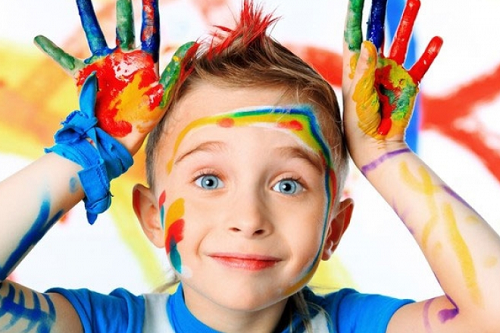 Khác biệt giữa trẻ tăng động và trẻ hiếu động